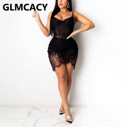 Sukienka z przezroczystej siateczki z koronkowym gorsetem